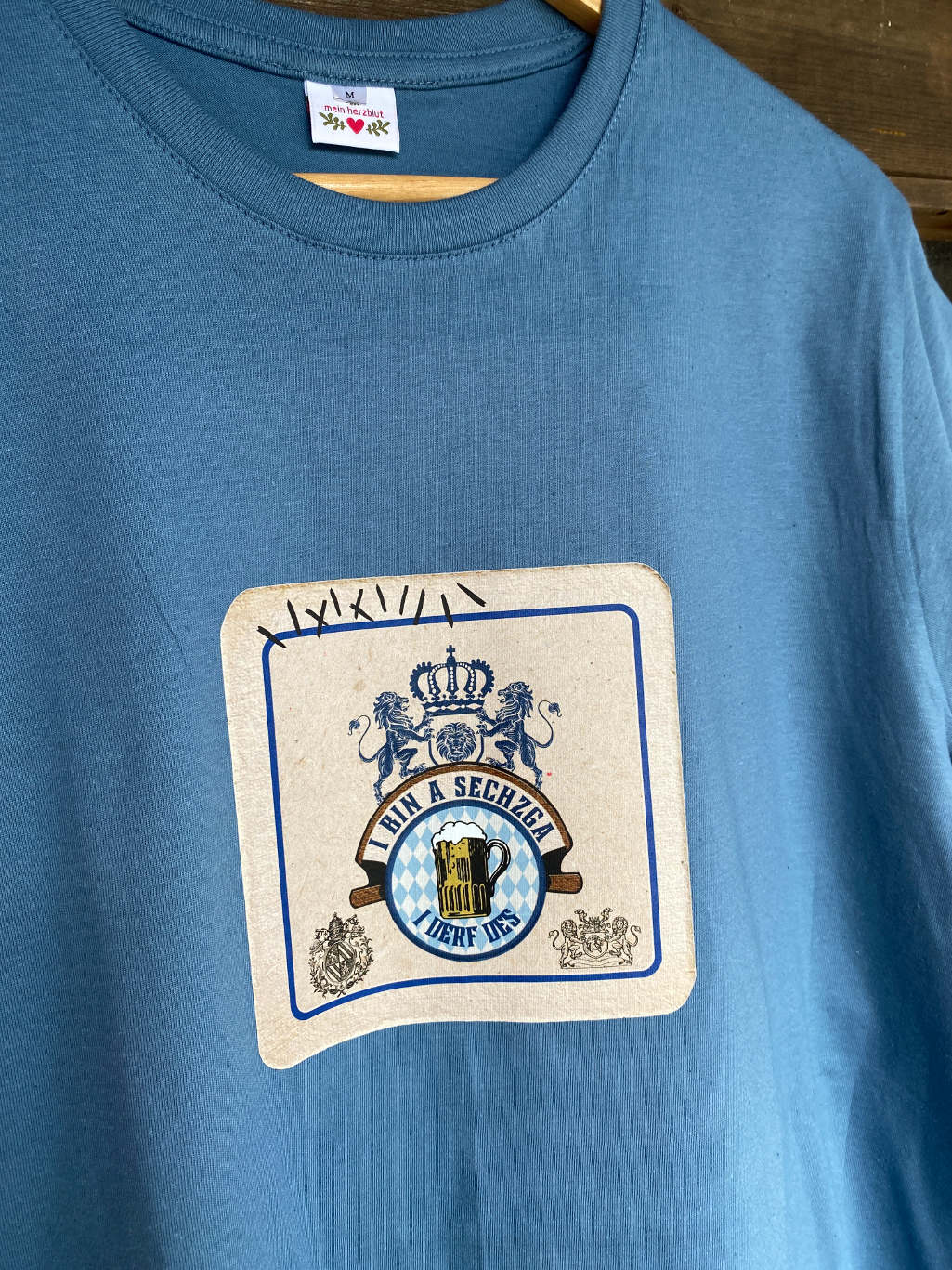 blaues Bierdeckel Shirt retro mein herzblut bayrisch Shop