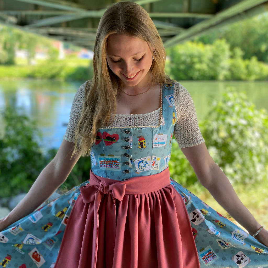 Unikat-Dirndl Versteigerung Landau an der Isar 
