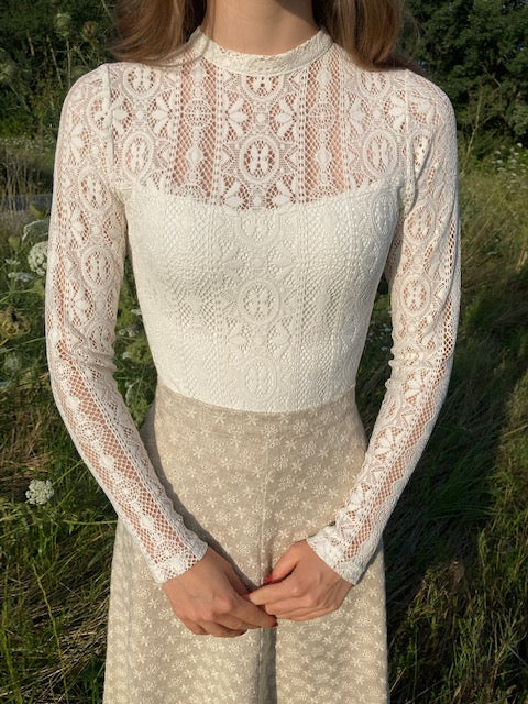 außergewöhnliche Mode Dirndl Spitzenbodies von Christina Kroanwitter 
