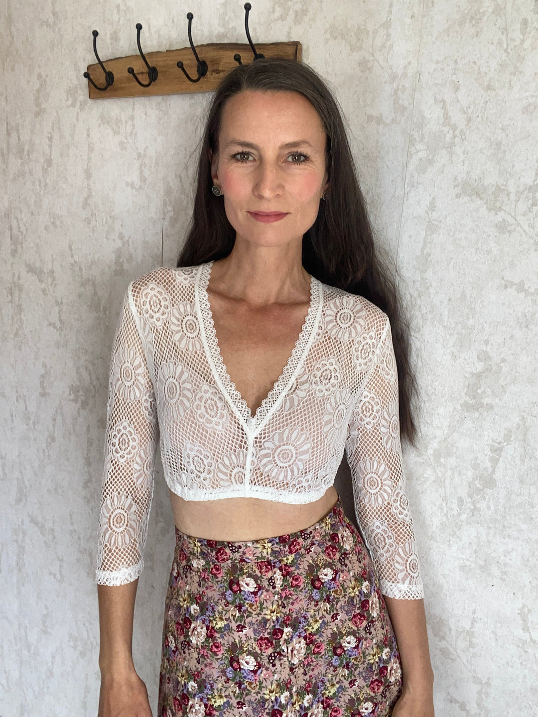 Transparente Dirndlbluse mit Blumen Muster feines Material