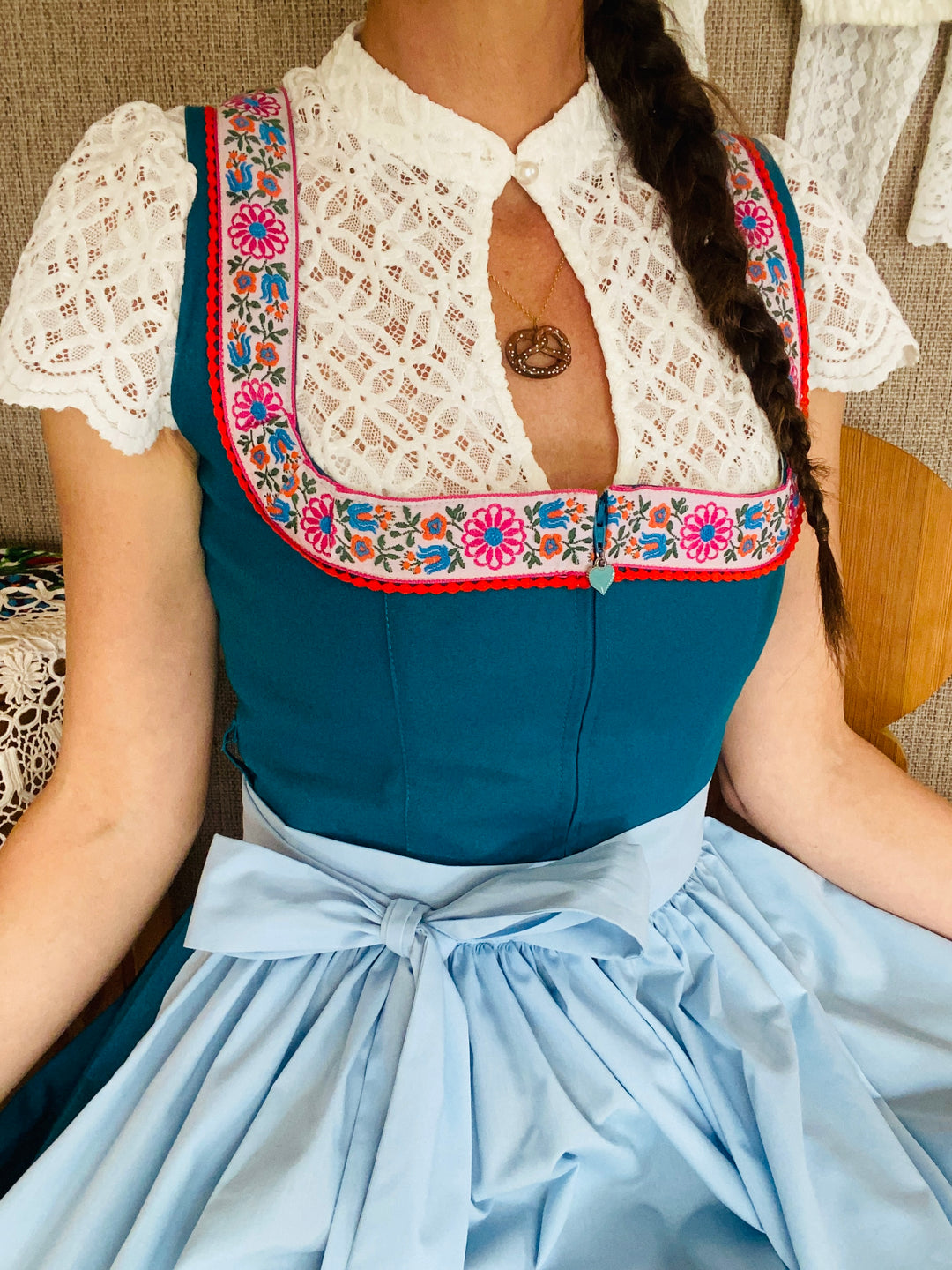 Dirndl Pettirol mit retro Borte