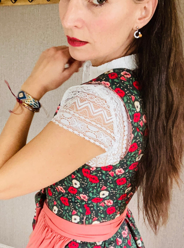 Dirndlbluse Veronika hochgeschlossen gestreift
