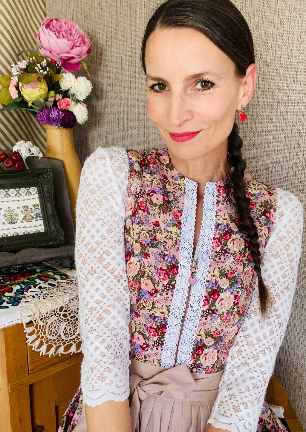 Dirndl wilde Rose mit dreiviertel Arm Bluse