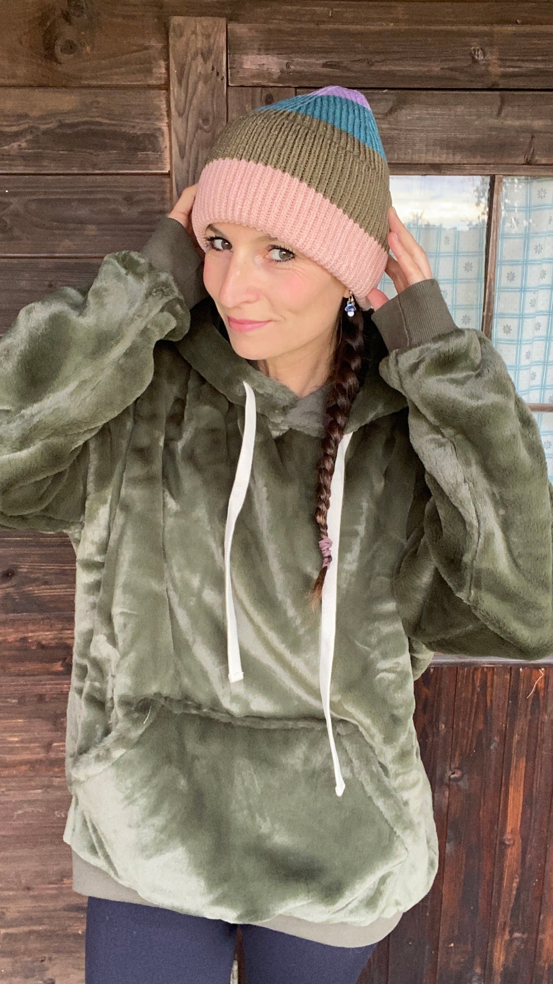 Hoodie mit langen Bändern im Oversize Look.