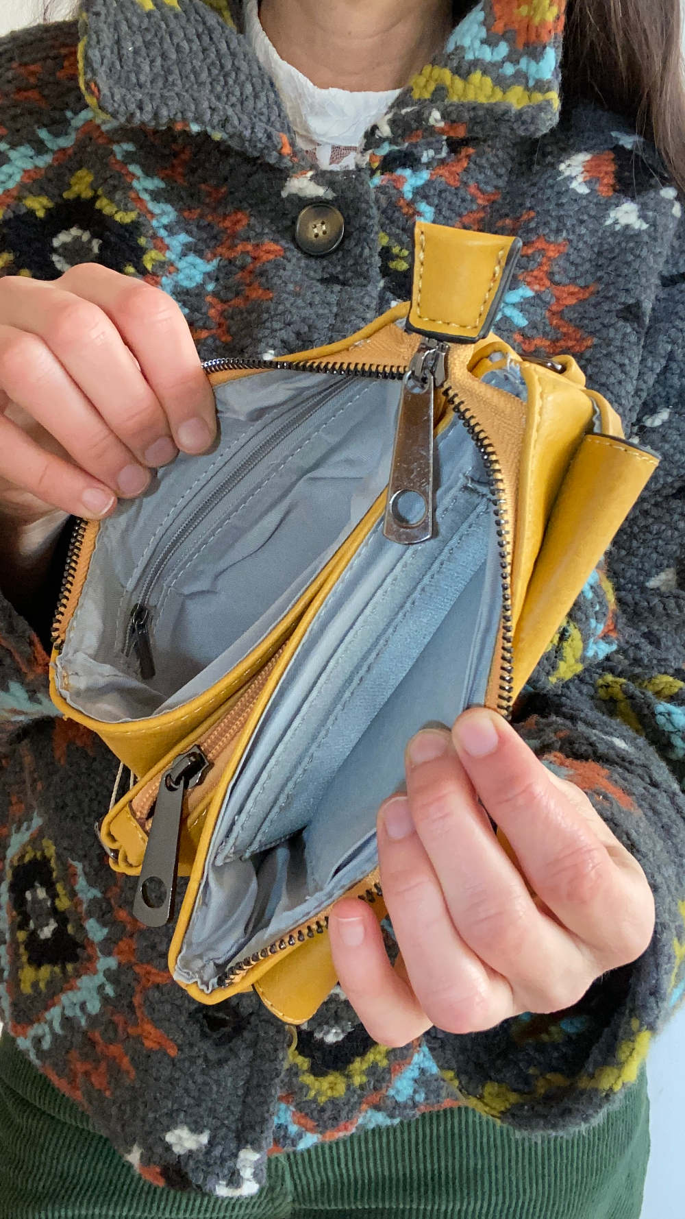 Kleine Tasche Innentaschen mit vielen Fächern.
