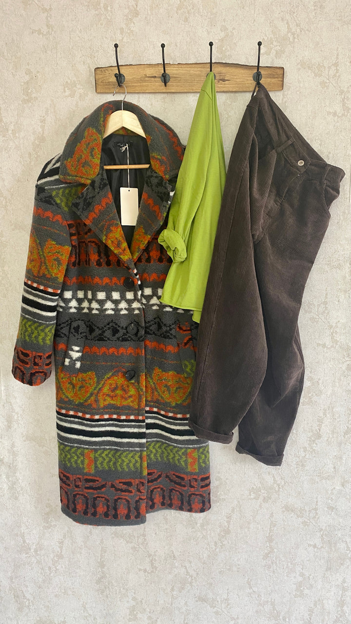 Outfit mit longshirt und Cordhose.