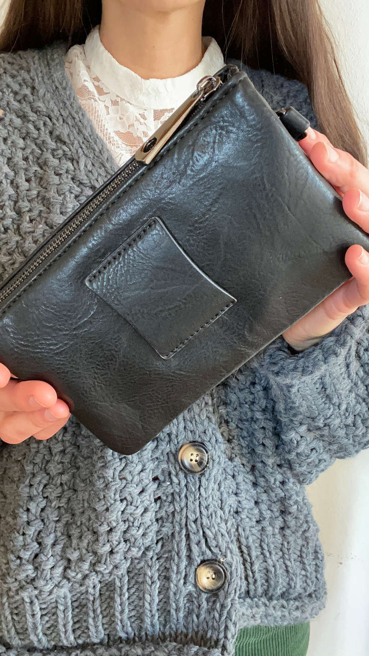 Gürteltasche in schwarz Lederoptik