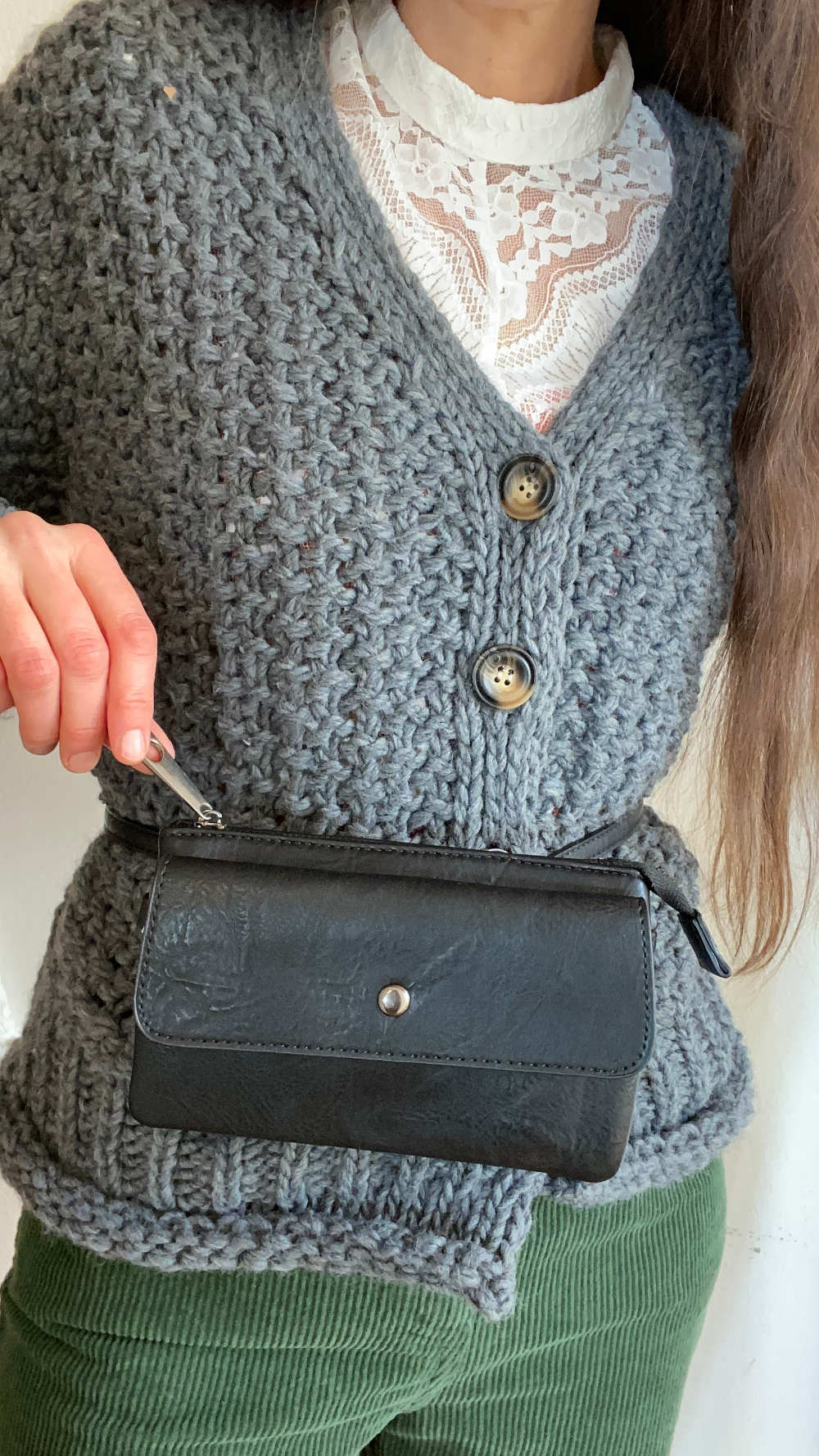 Gürteltasche mit Reißverschluss in schwarz Lederoptik