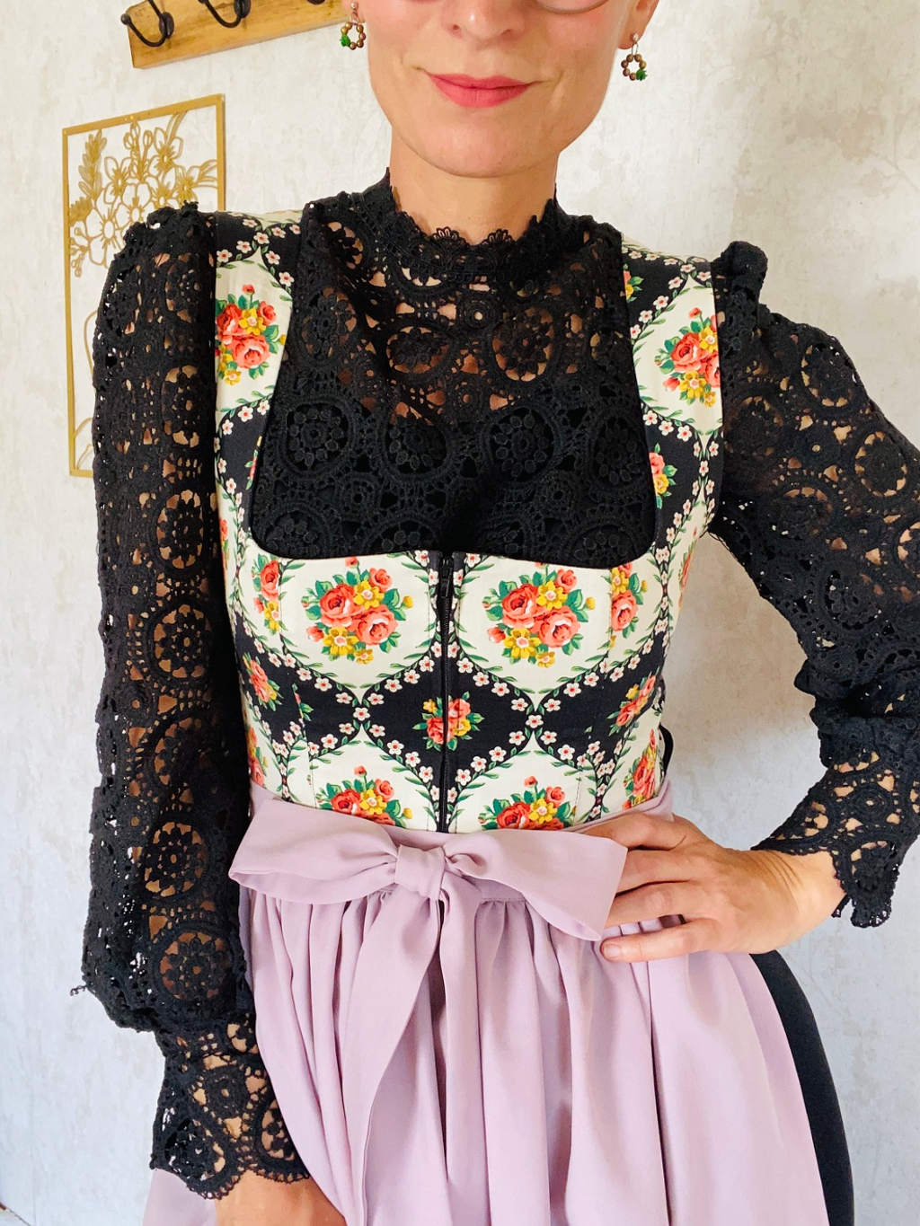 Häkeltop unterm Trachtenkleid 