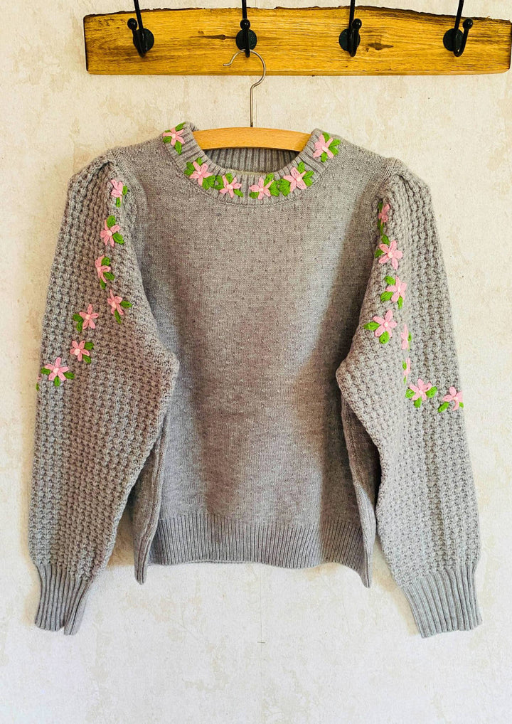 Traditioneller Alpen Strickpullover für Damen bestickt mit rosa Blumen