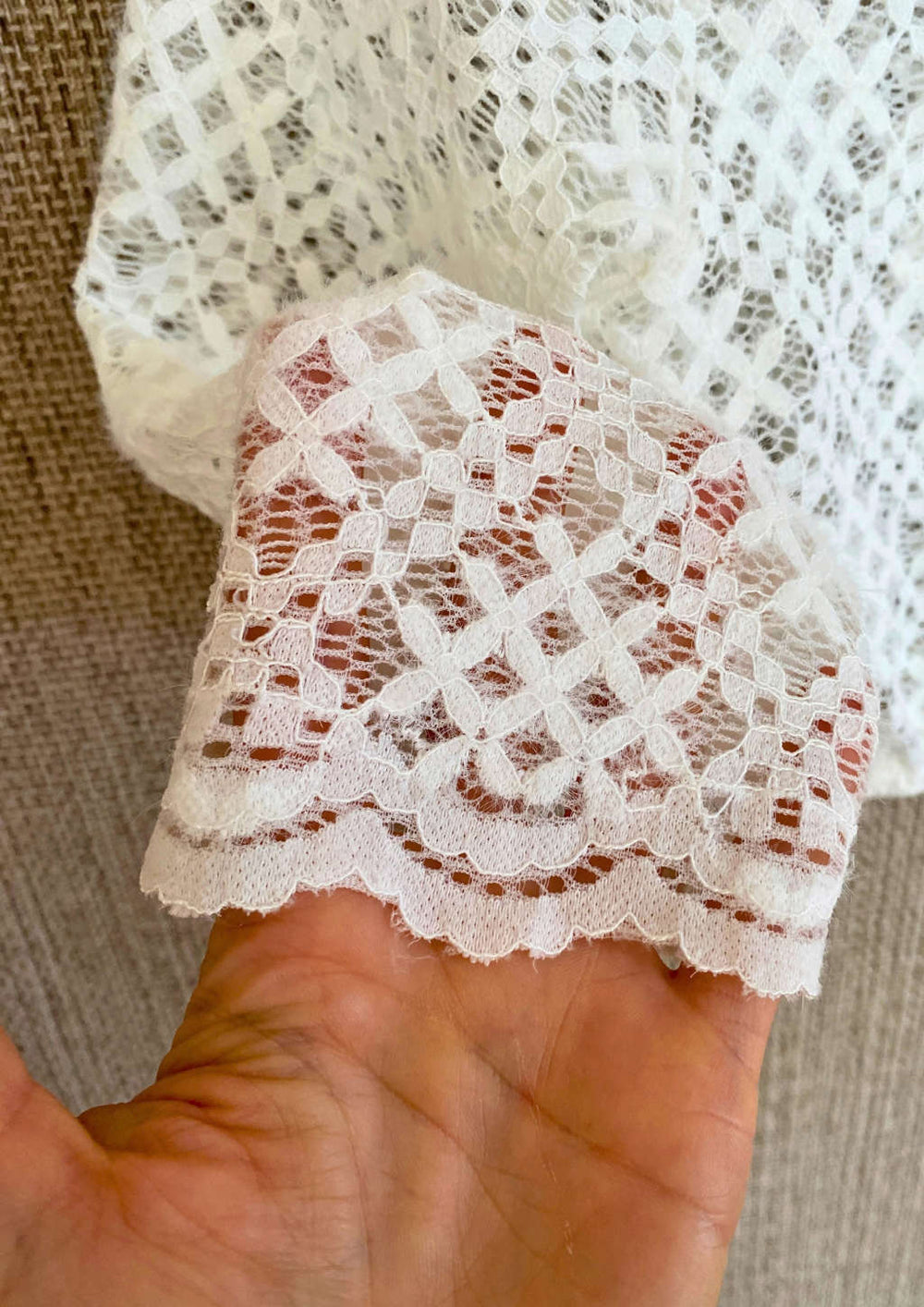Edle Dirndlbluse Gitte mit Spitzendetails
