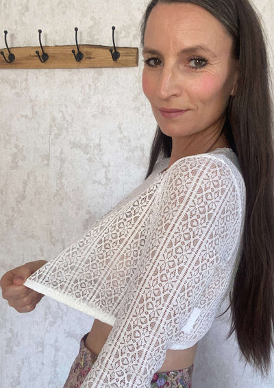 dehnbare Dirndlbluse Lissi in weiß gestreift