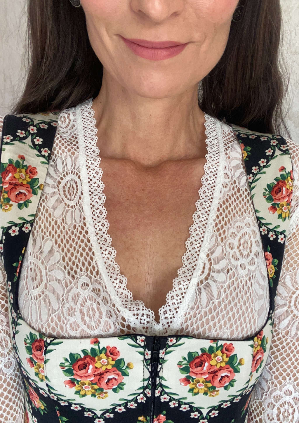 Dirndlbluse Blume und Spitze