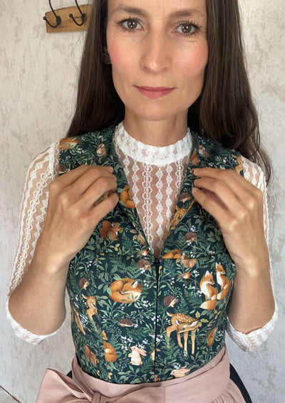 Transparente Trachtenbluse mit Spitze