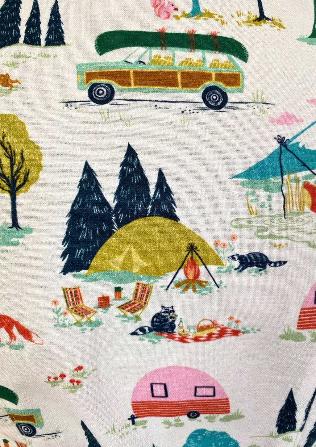 Lagerfeuer Wohnwagen und Wald, Herzblut Shop Dirndl Retro