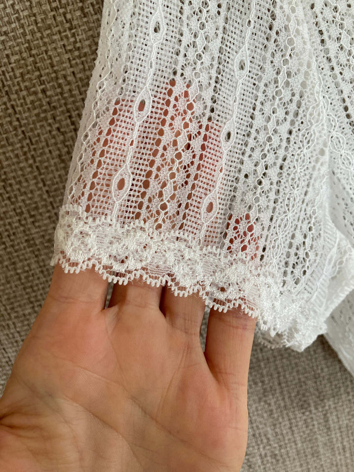 Dirndl Spitzenbluse kurzarm Detail weiße Bordüre herzblut Shop Niederbayern