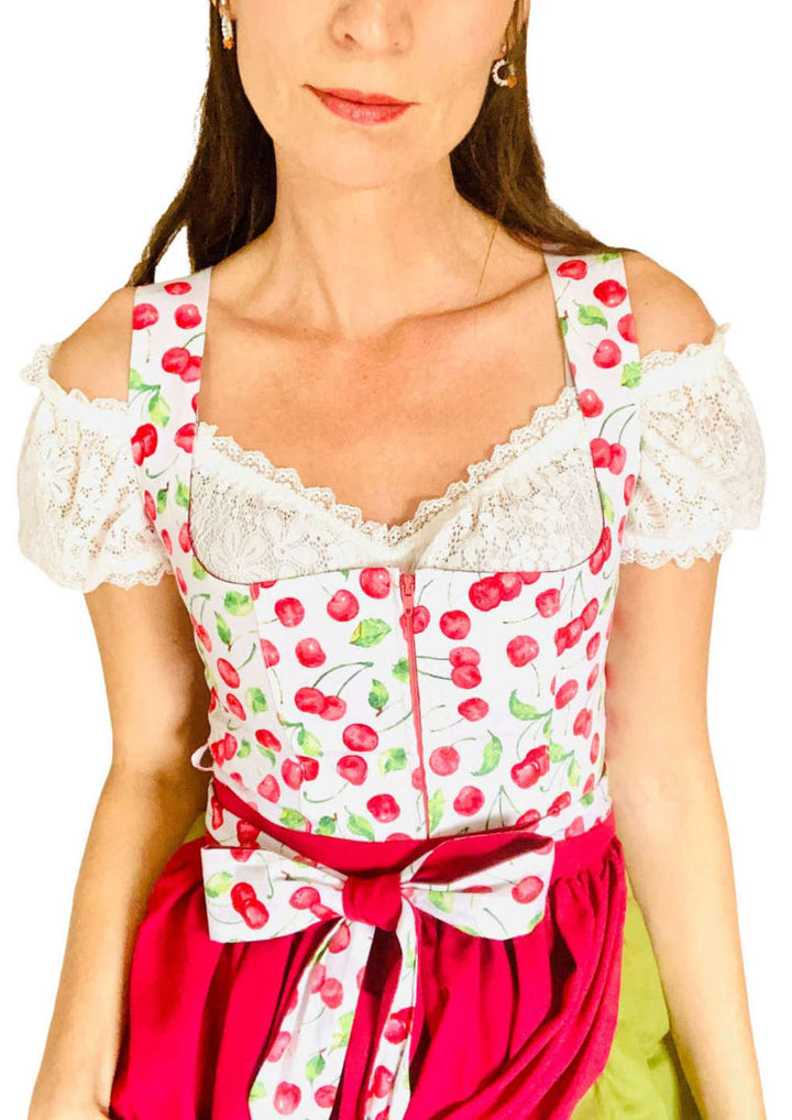 Dirndl-Bluse schulterfrei "Carmen" mein herzblut shop Bayern