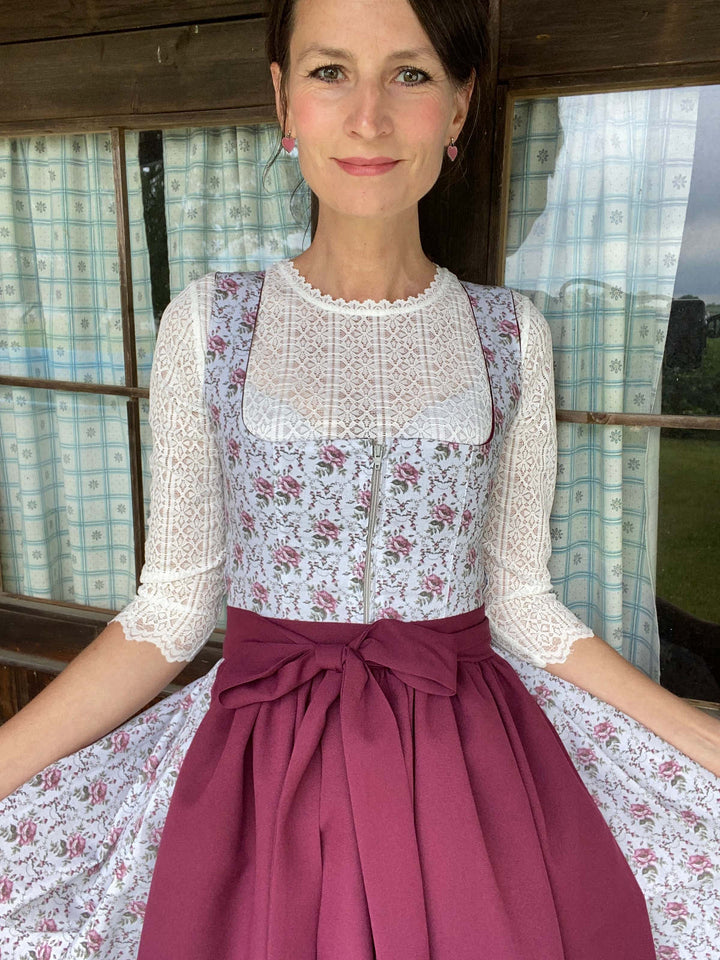 Dirndl grau mit violetter Schürze, Dirndl Olivia. 