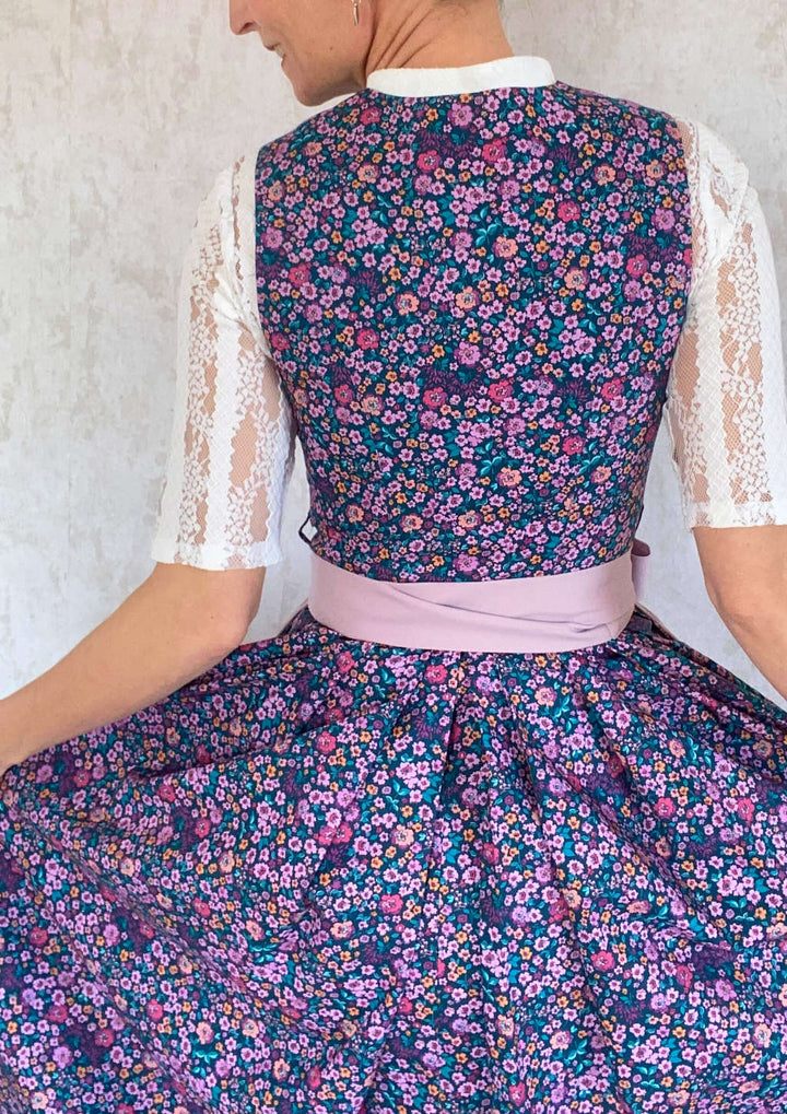 Baumwolldirndl Rückseite Farbe Lila