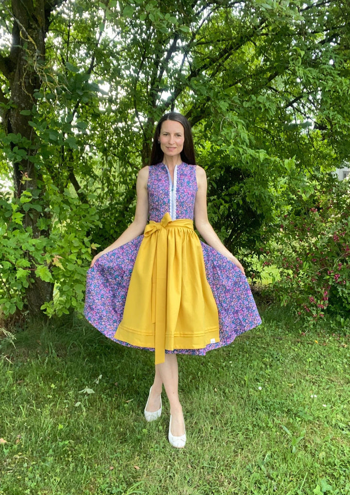 Dirndl Blumendruck mit rosa und lila 