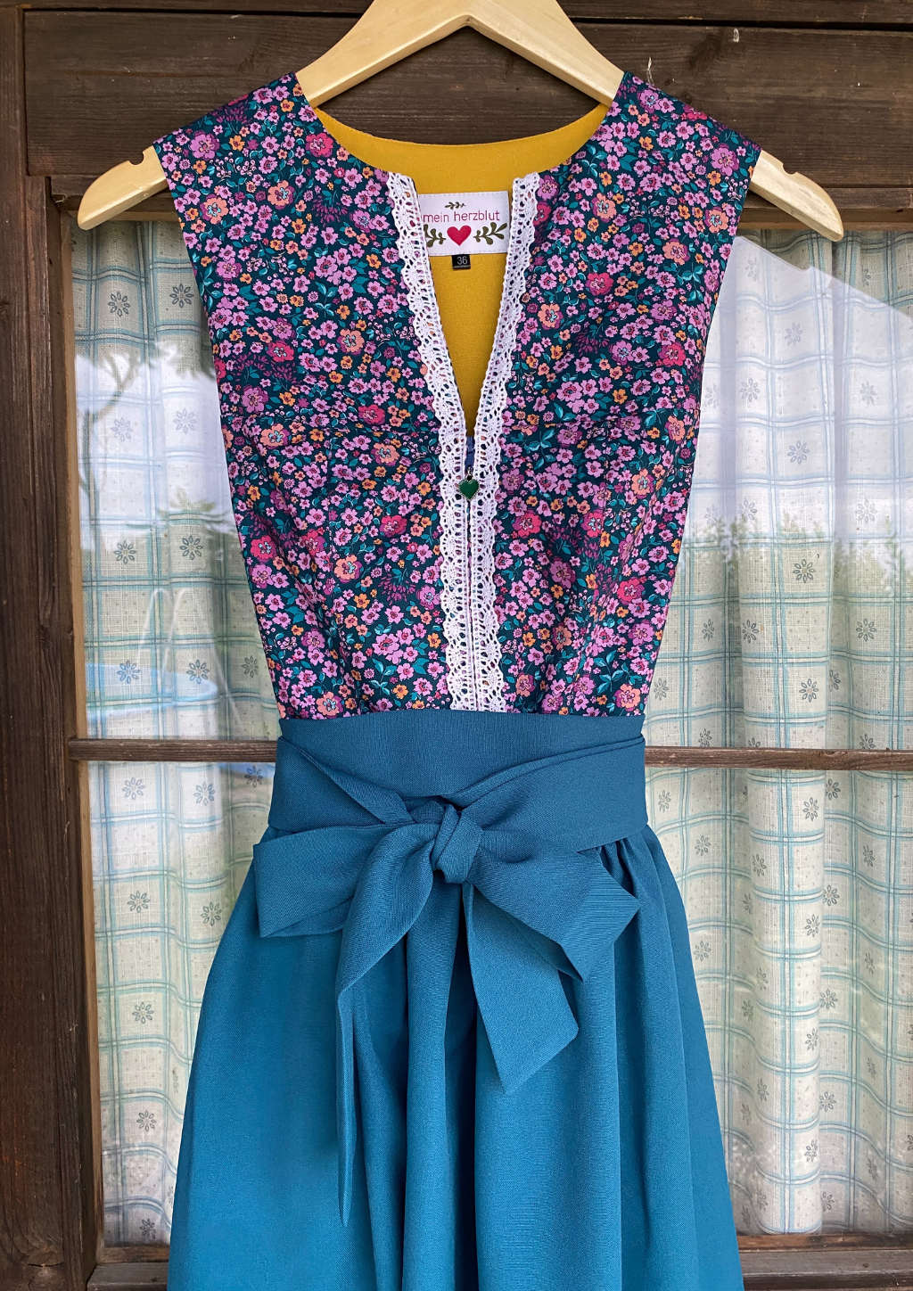 Dirndl Petrol Farben 