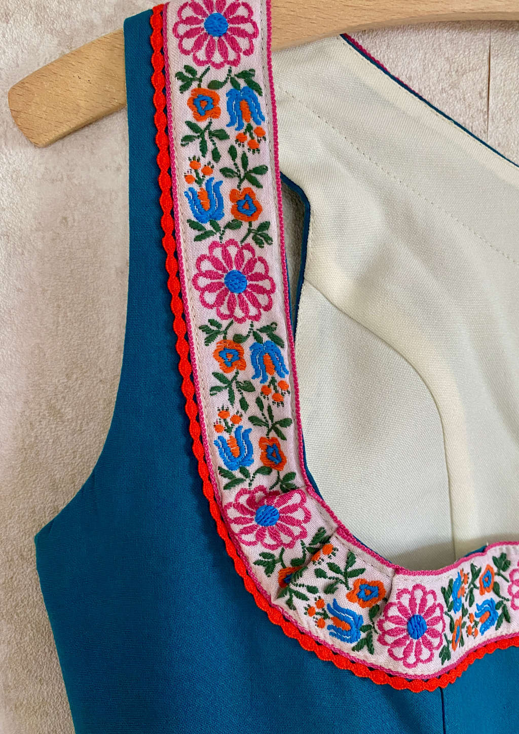 Borte Detail mit Blumen