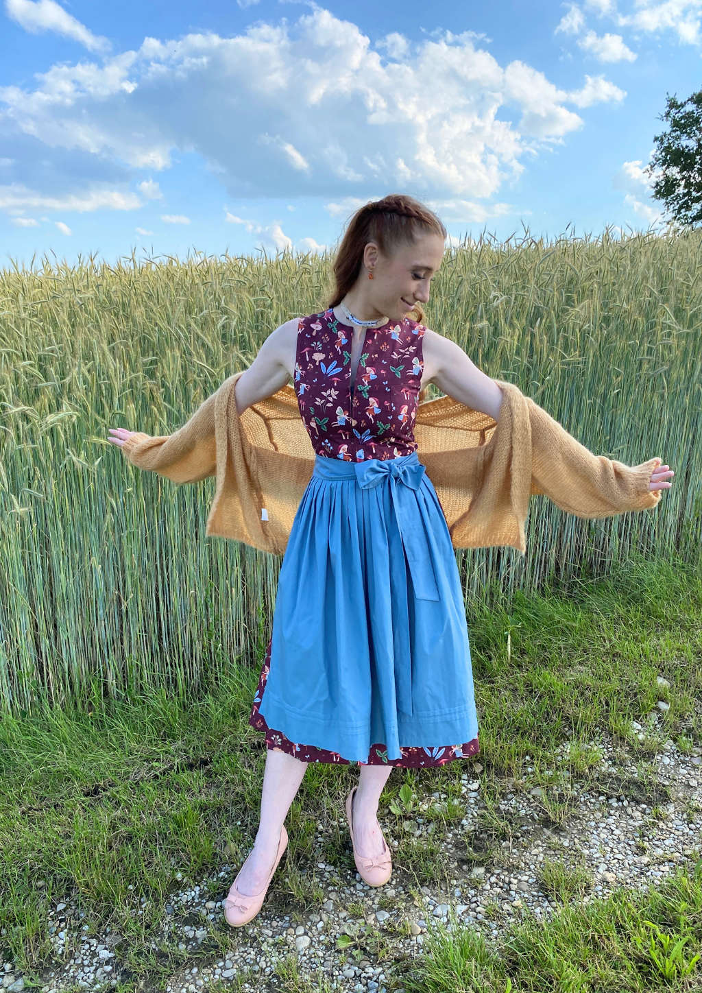 Dirndl Pilze Fee blaue Schürze