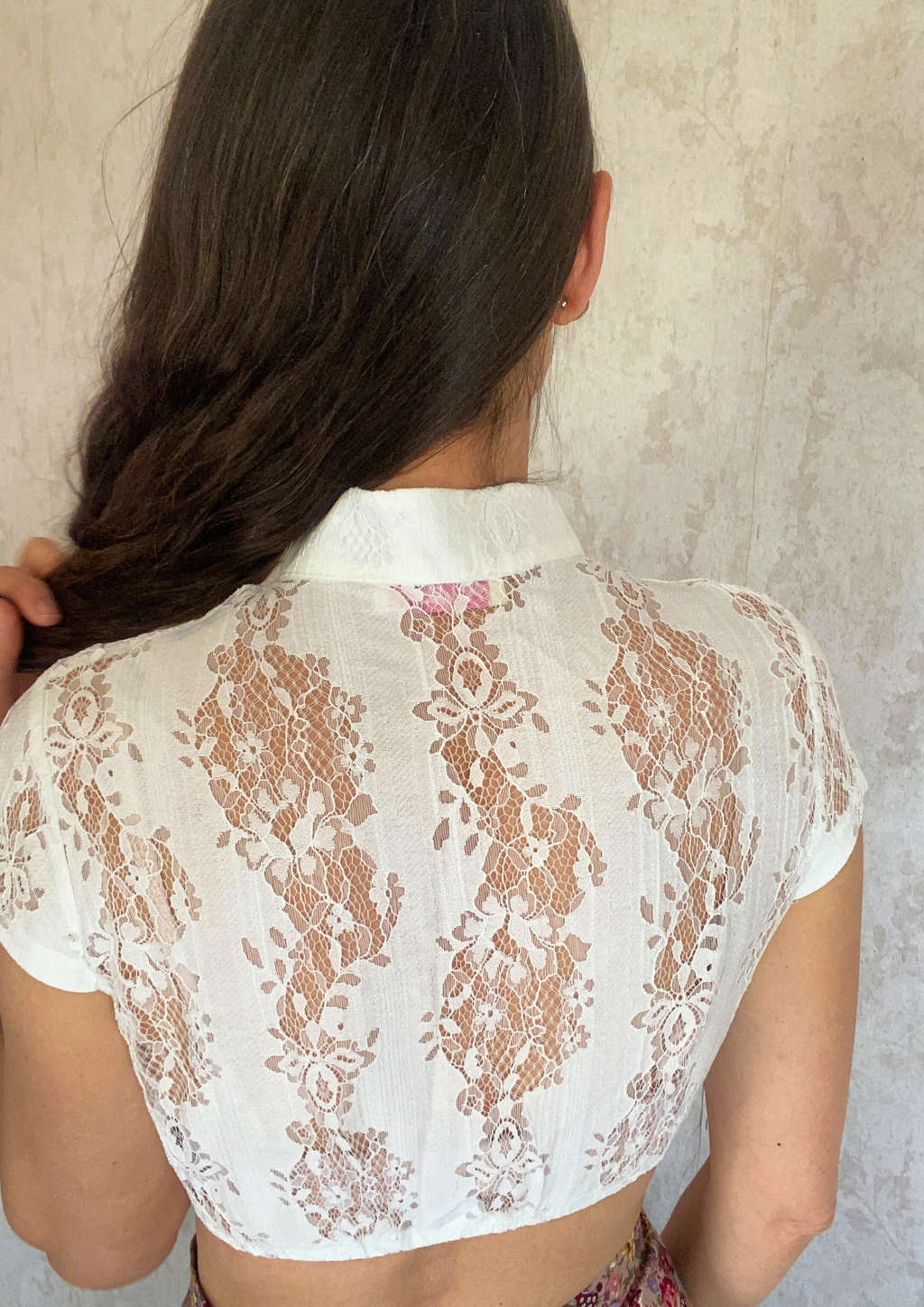 Dirndlbluse Spitze Rückenansicht