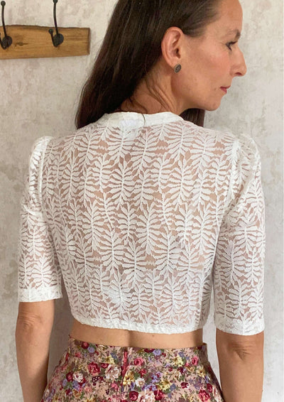 Rückenansicht Dirndlbluse mit Blättern