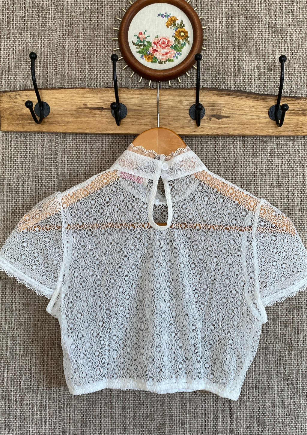 Dirndlbluse mit Stehkragen und angesetzten Ärmeln