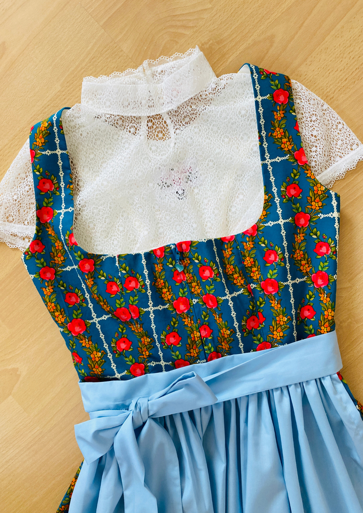 Dirndlbluse Blumi mit großzügigem Komfortschnitt