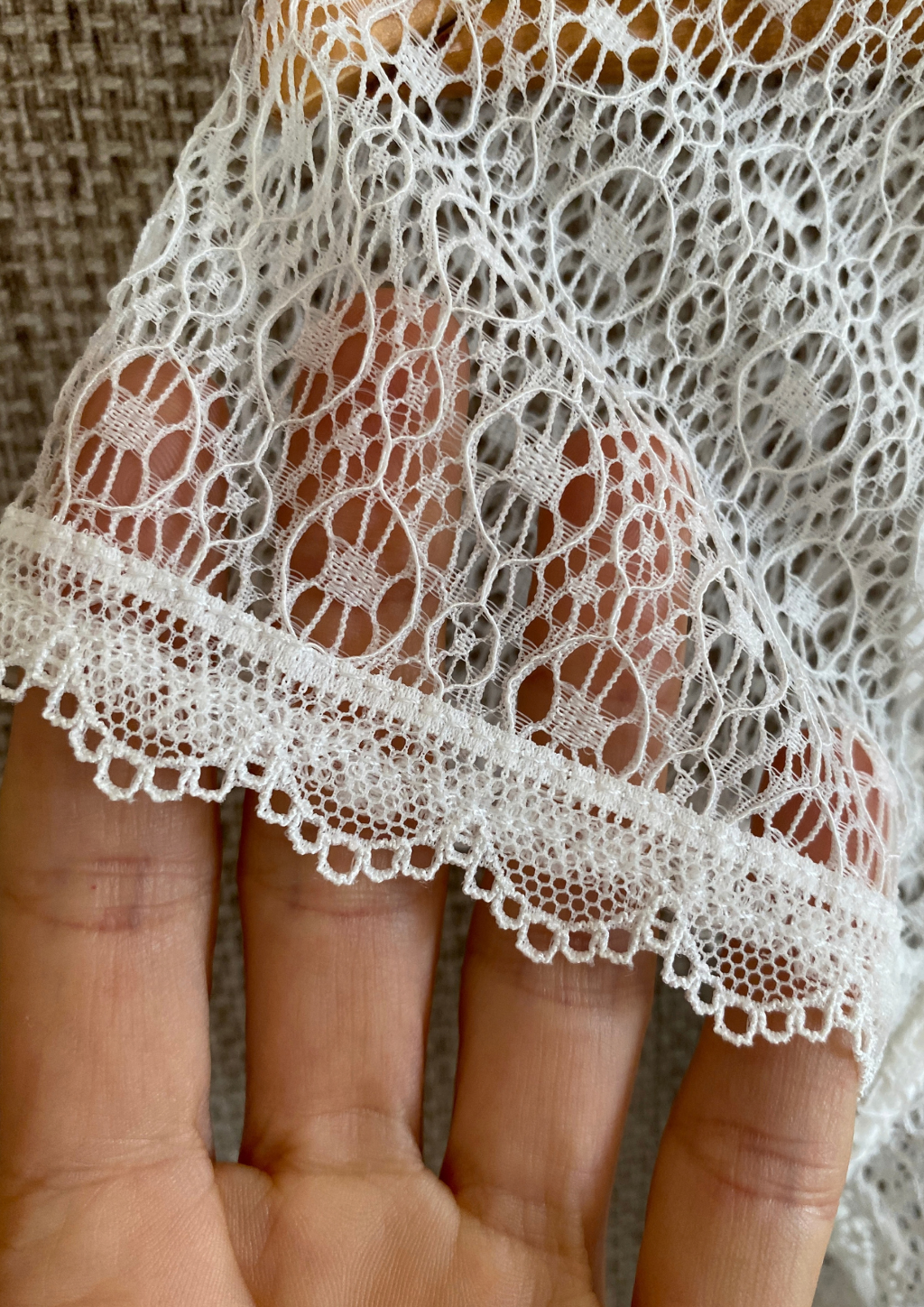 Dirndlbluse Blumi mit leichtem Netzstoff