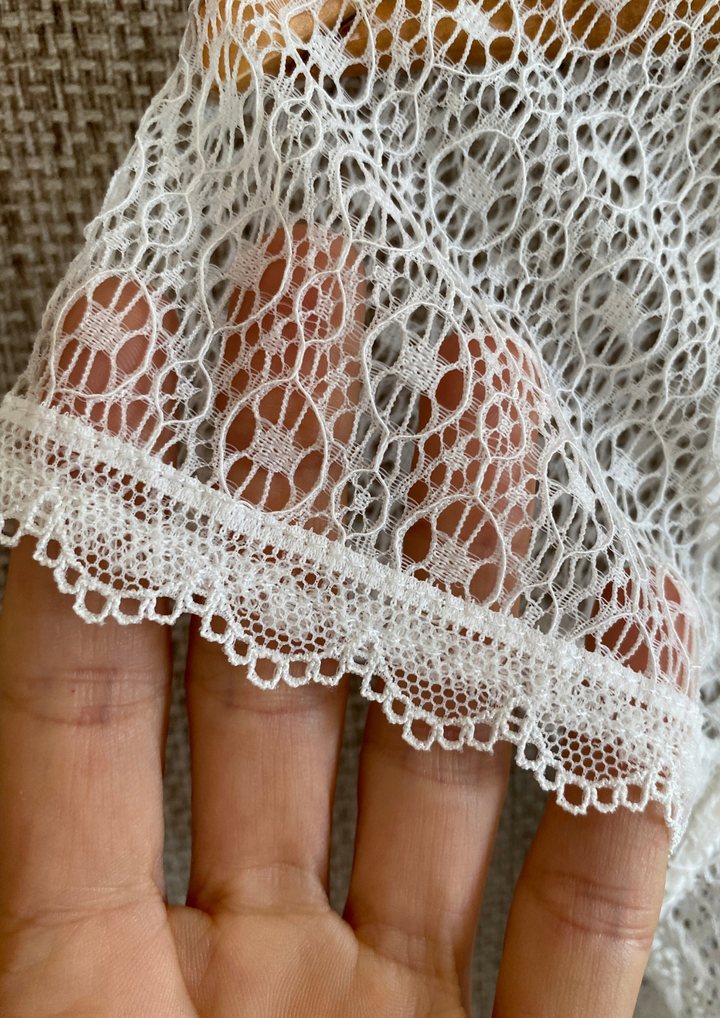 Dirndlbluse Blumi mit leichtem Netzstoff