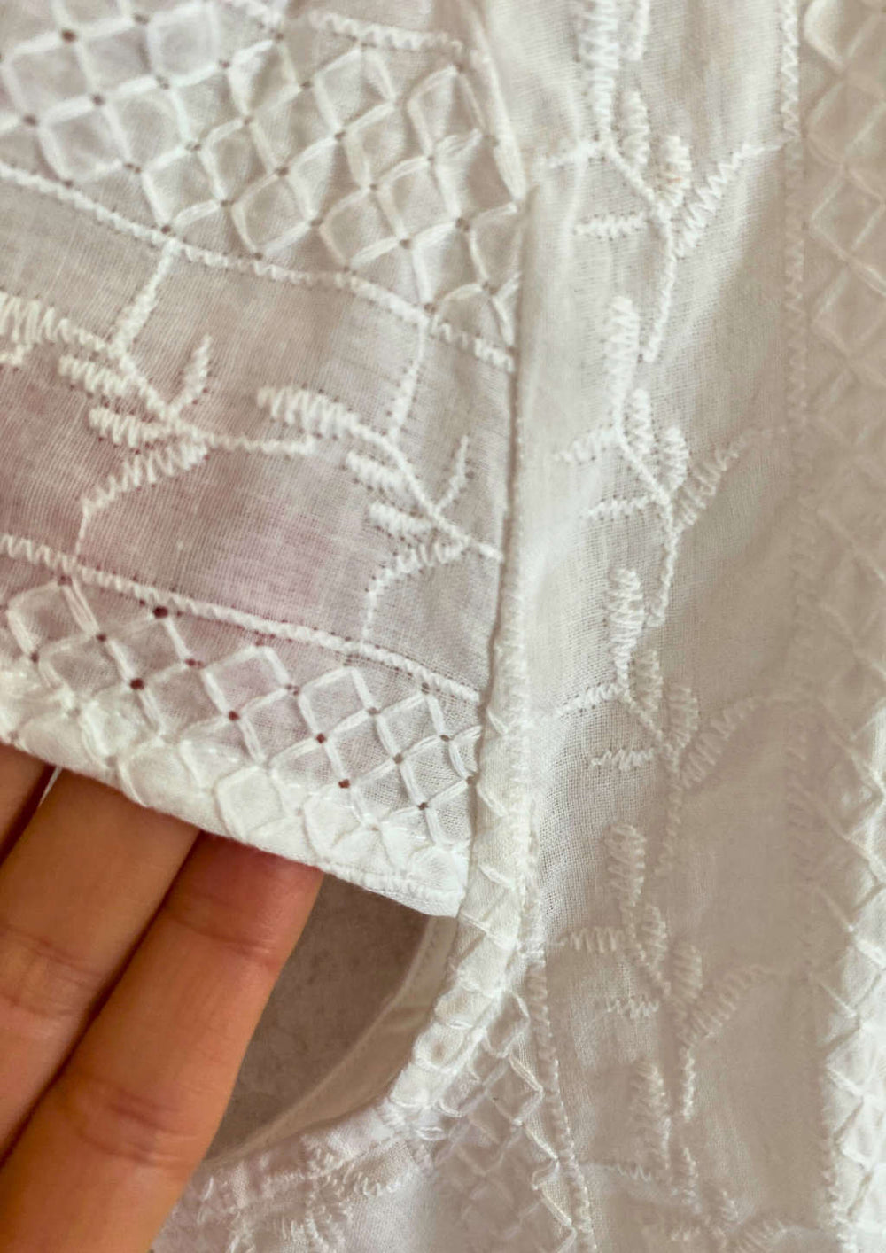 Dirndlbluse mit Stickerei