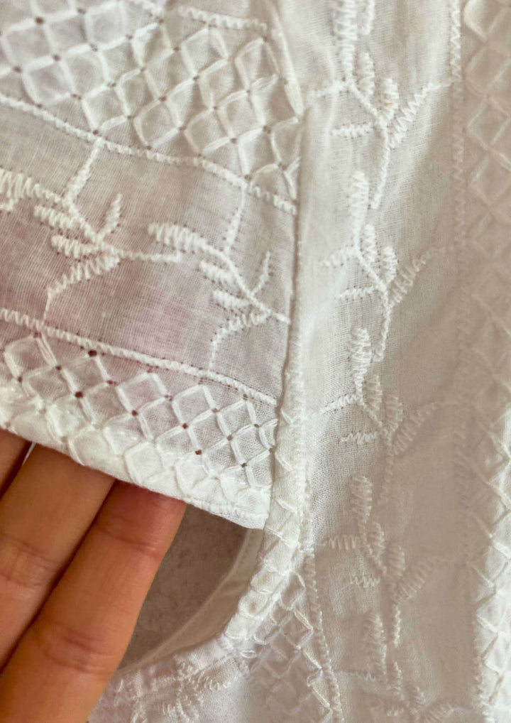 Dirndlbluse mit Stickerei