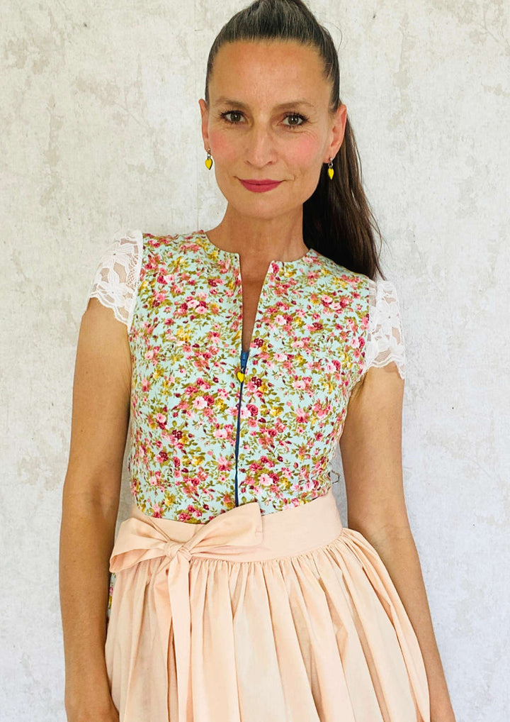 Elegante weiße Bluse Luna, kurzer Ärmel, Tropfenausschnitt