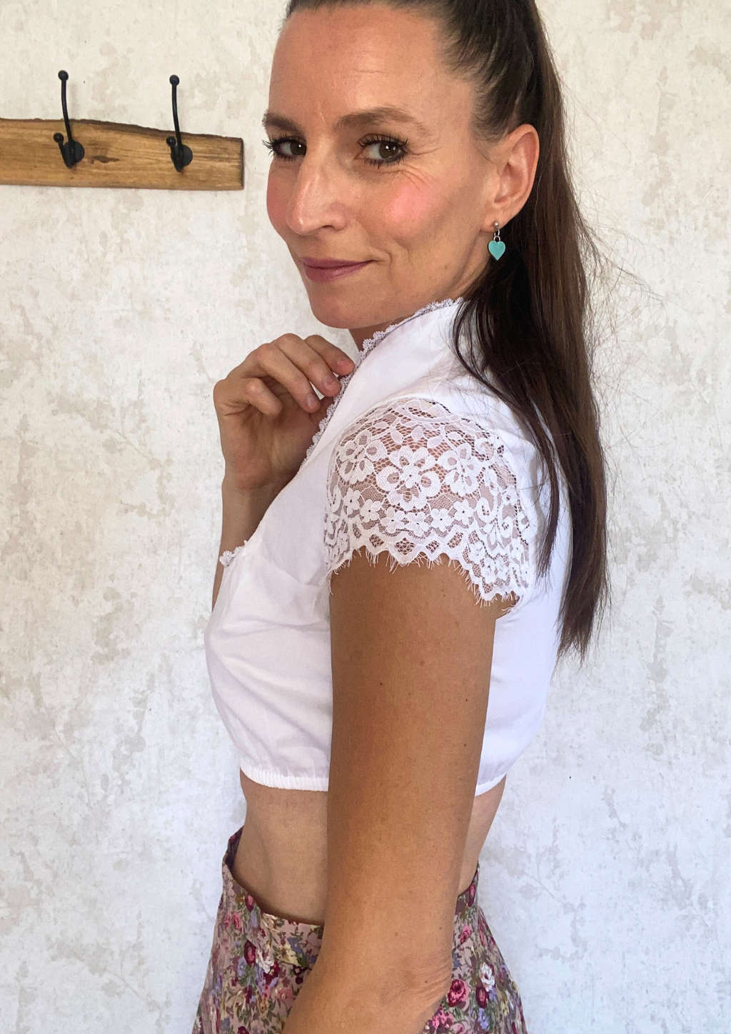 Dirndlbluse mit Spitzenärmeln kurze Ärmel