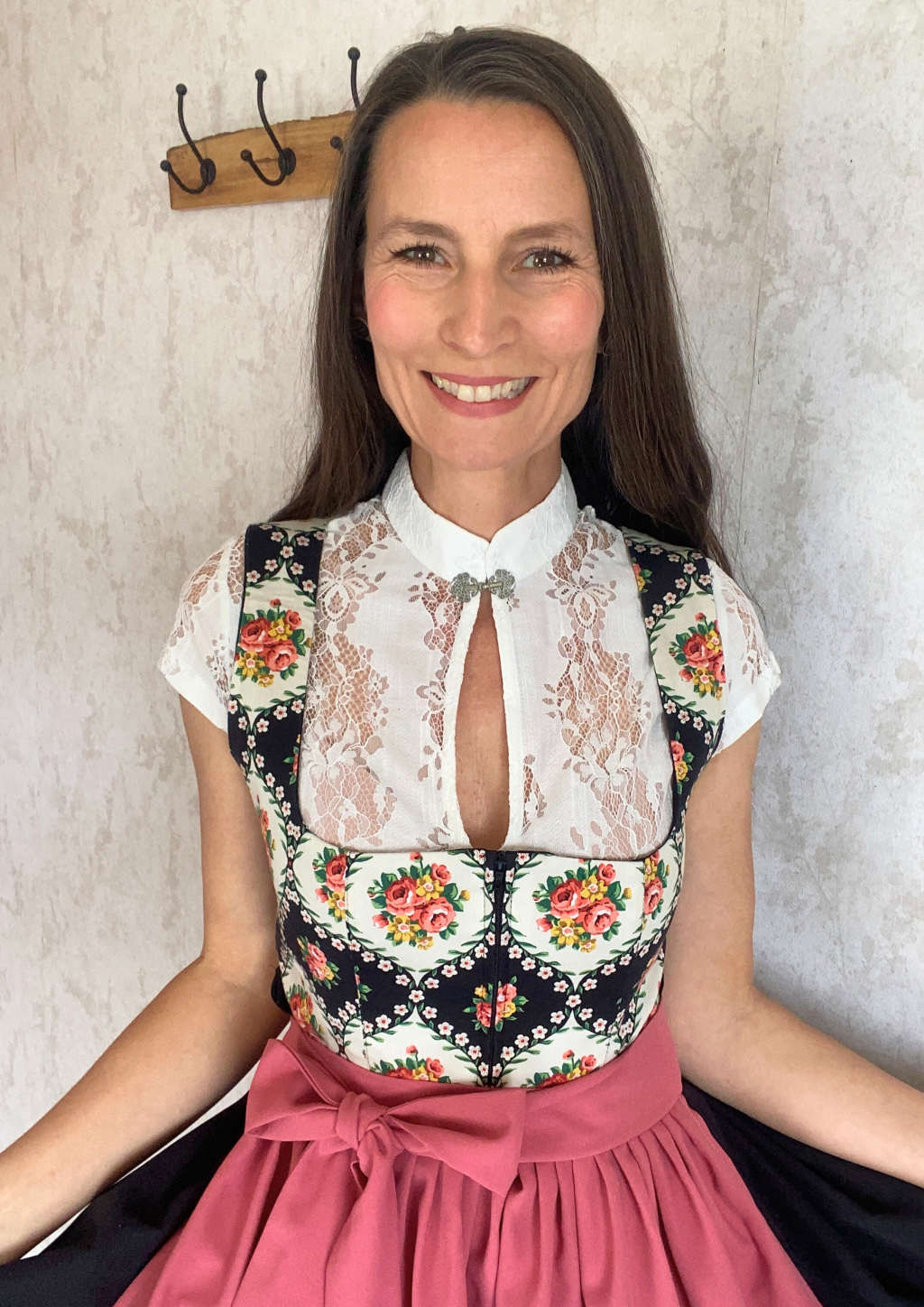 Dirndlbluse zum tiefen Halsausschnitt Dirndl