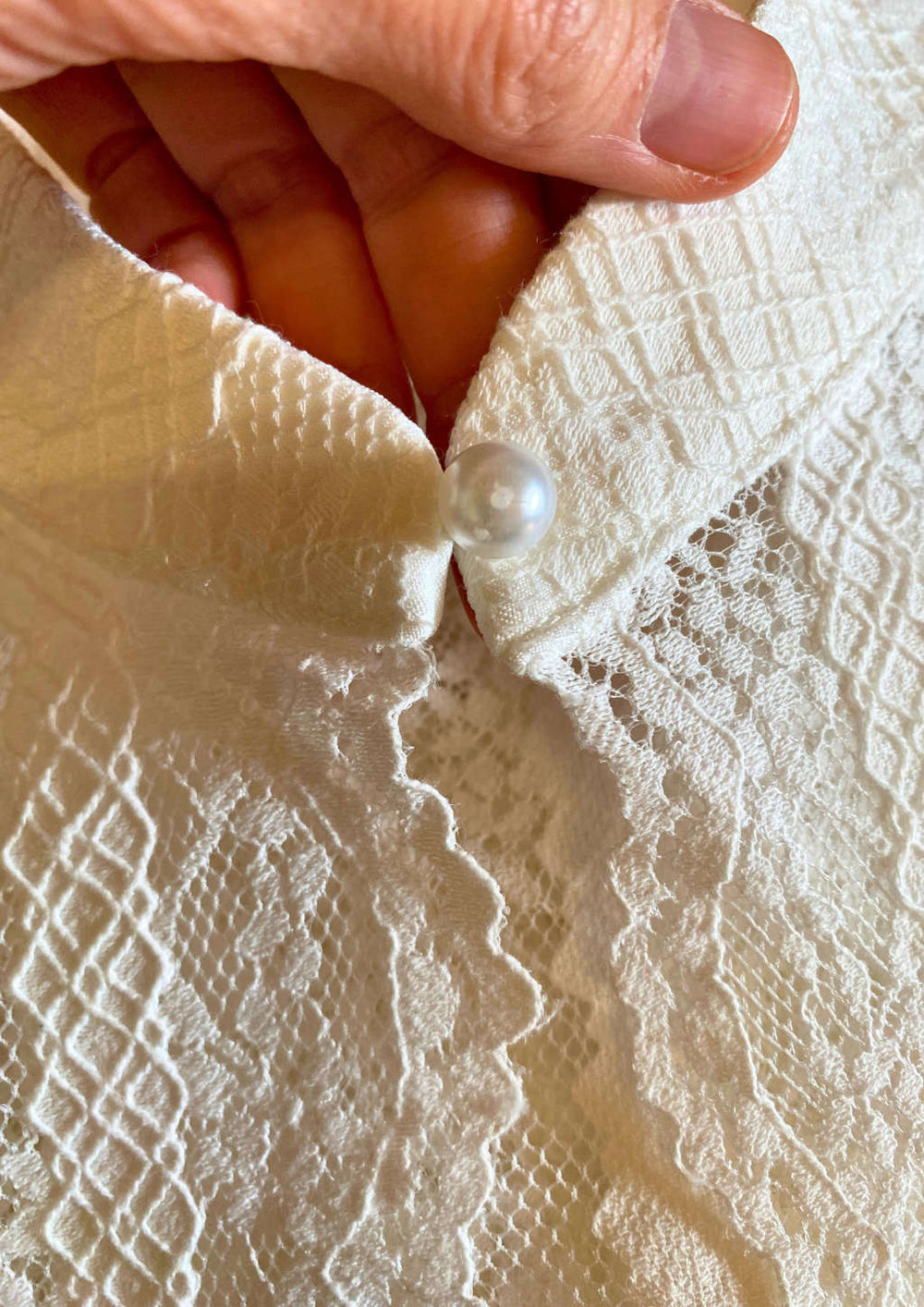Weiße Dirndlbluse Spitze elegant Baumwolle