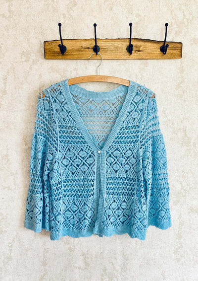 Hellblaue Häkel Strickjacke 