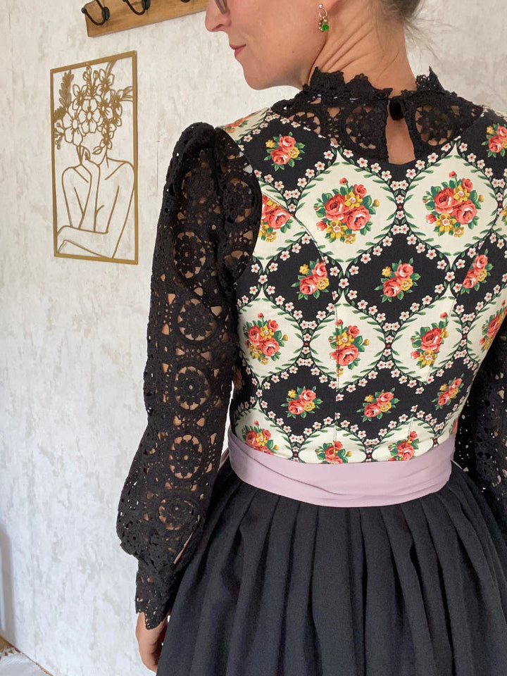 Häkeltop schwarz unter Dirndl