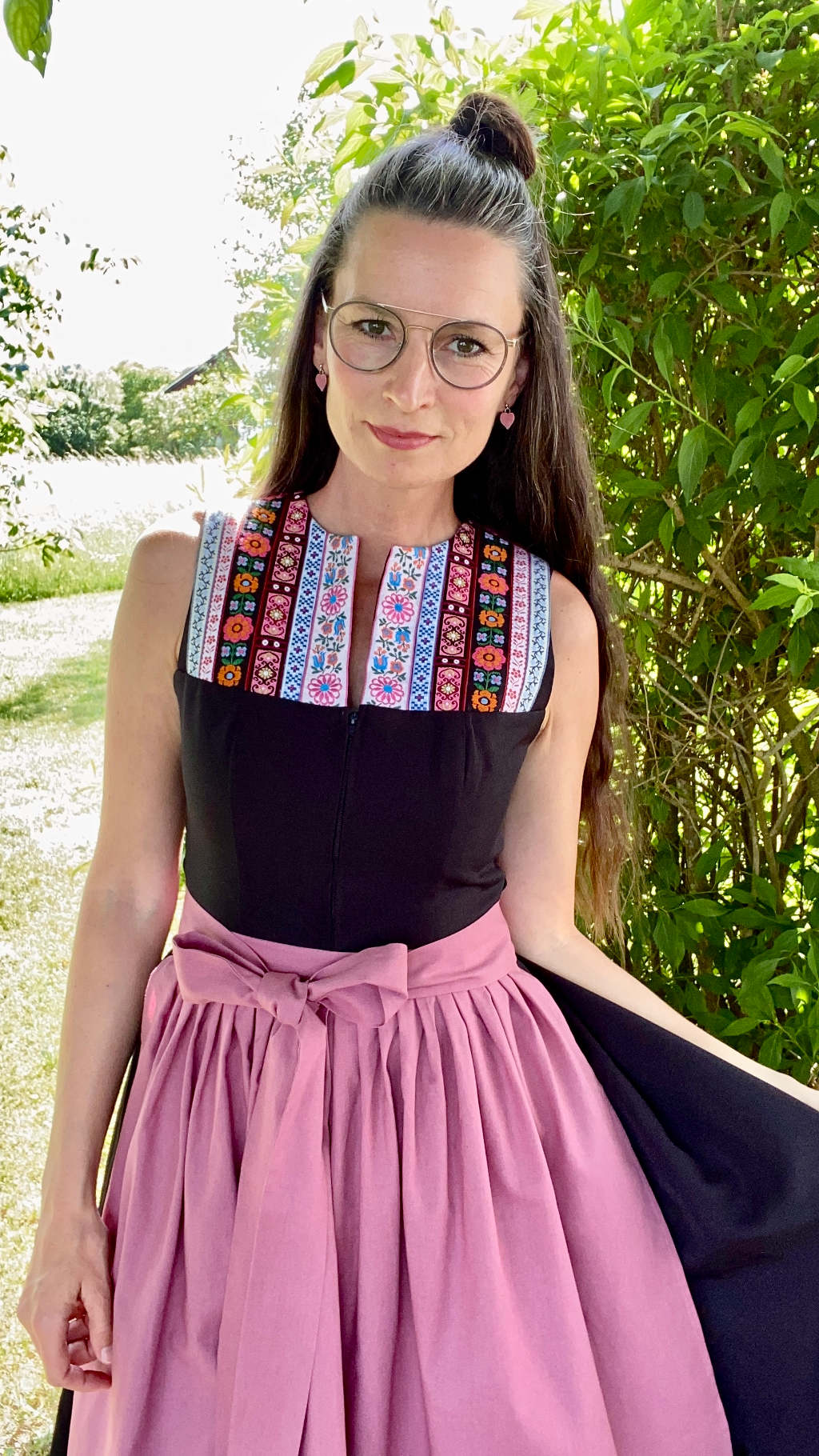 Schwarzes Dirndl lang herzblut Shop Niederbayern 