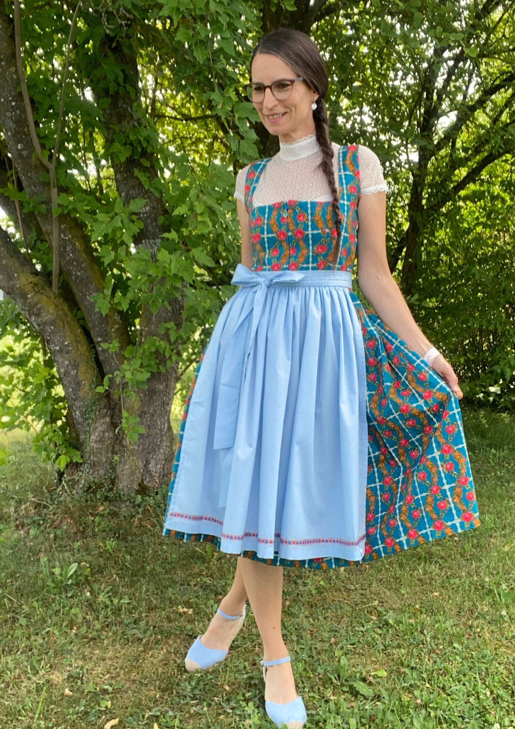 Dirndl hellblau und petrol