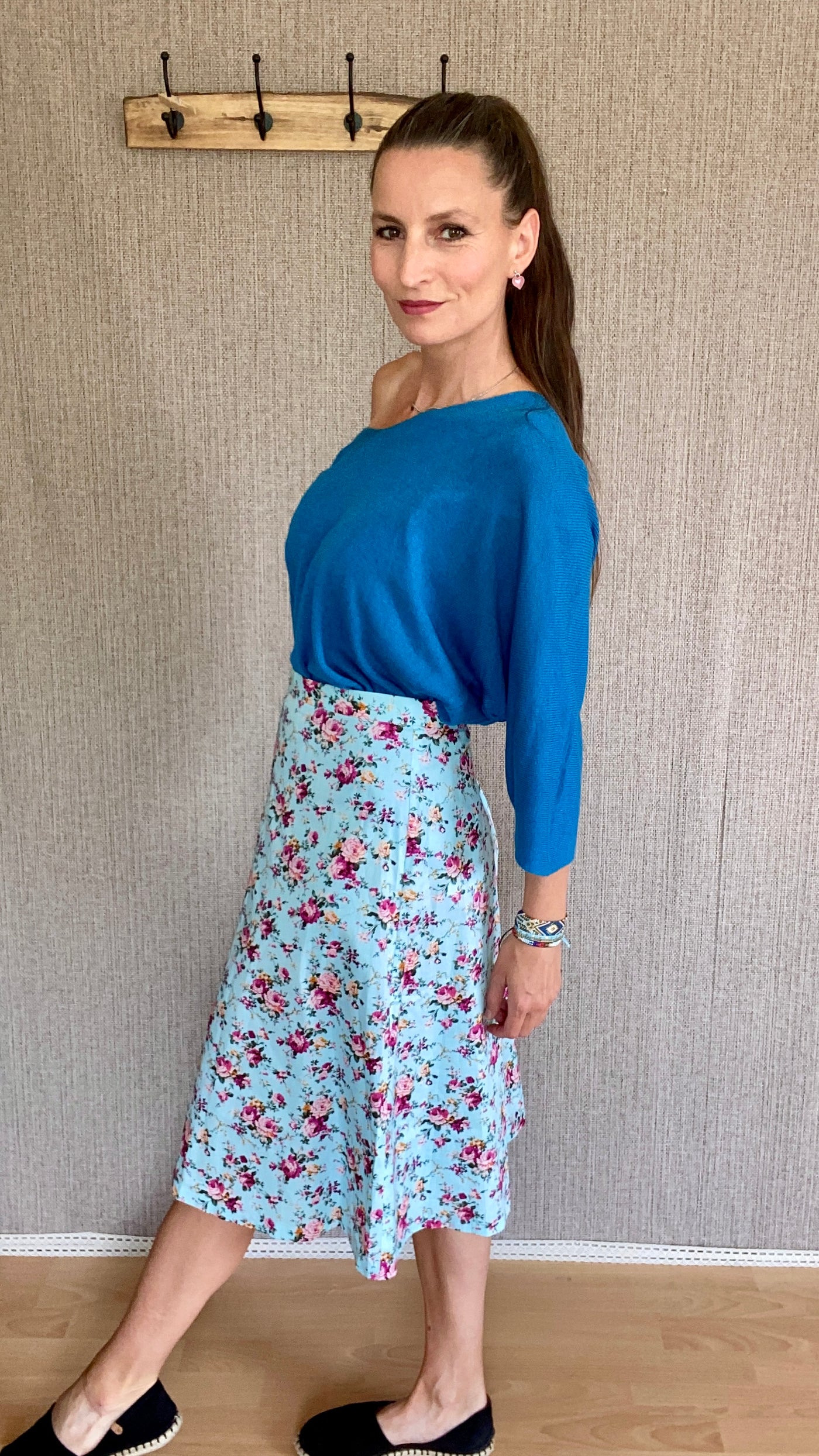 Set of two rose skirt and sweater 