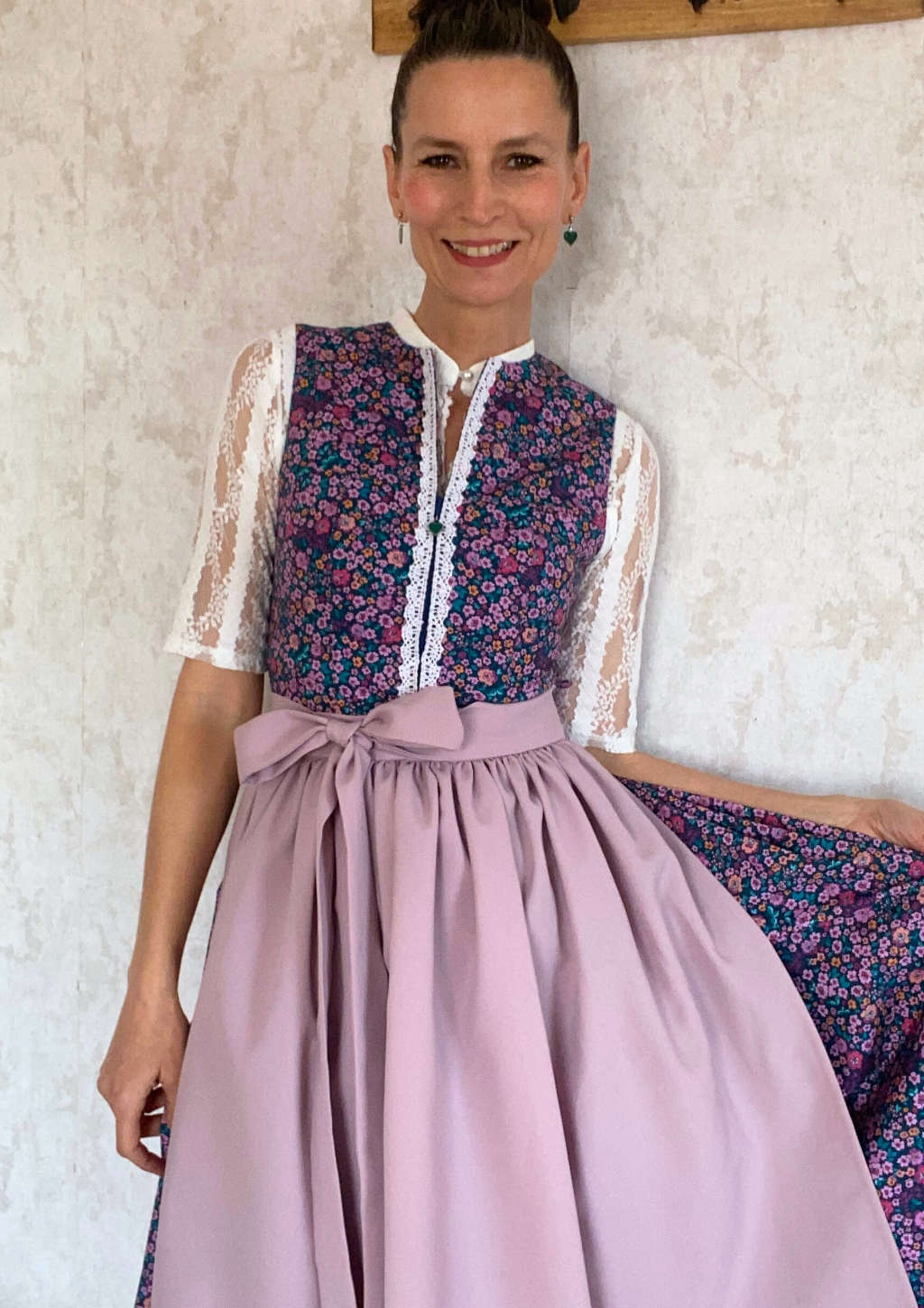 Dirndl Kleid in lila