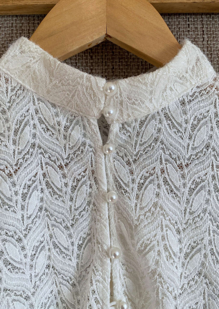 Detail Dirndlbluse mit Knöpfen