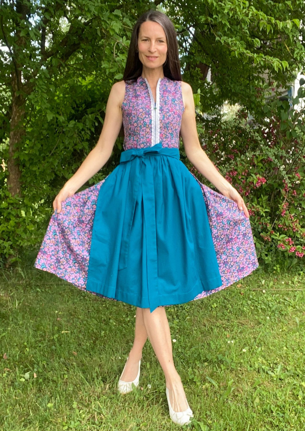 Dirndl lila mit türkiser petrol Schürze