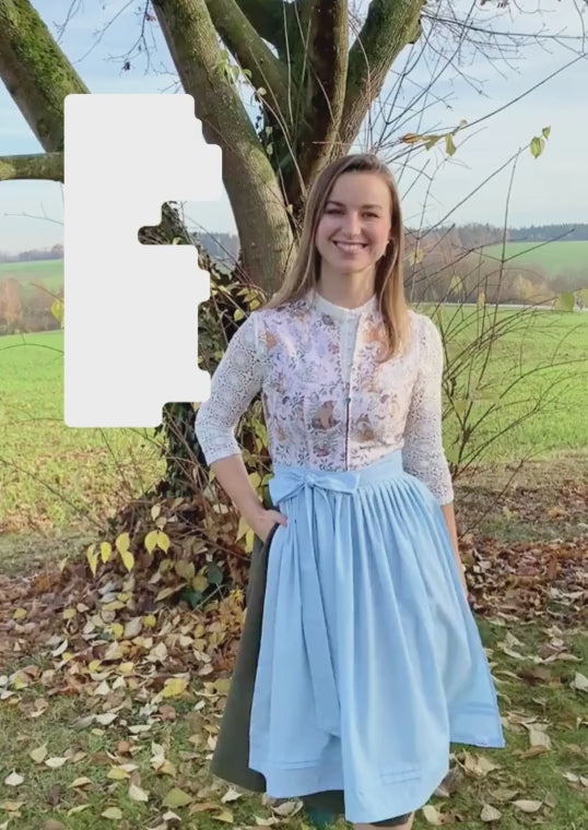 Dirndl Waldzauber mit Rehe und Eichhörnchen
