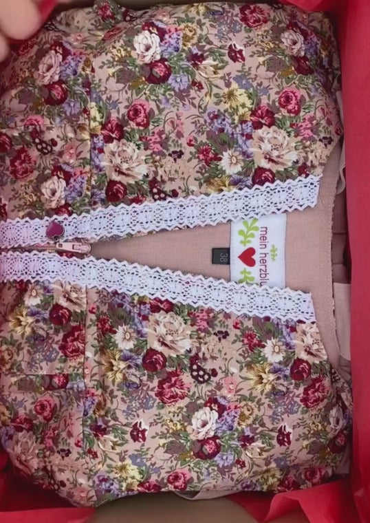 Video Dirndl "wilderose" aus Baumwolle