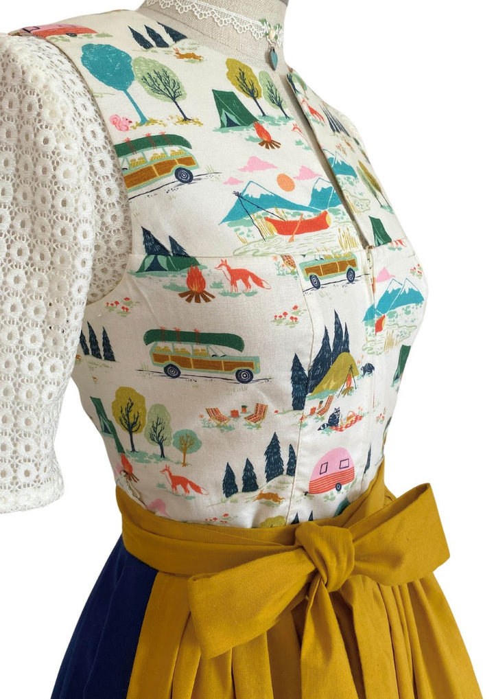 Retro Dirndl "camper" Fuchs und Lagerfeuer Motiv mit Wohnwagen herzblut Shop